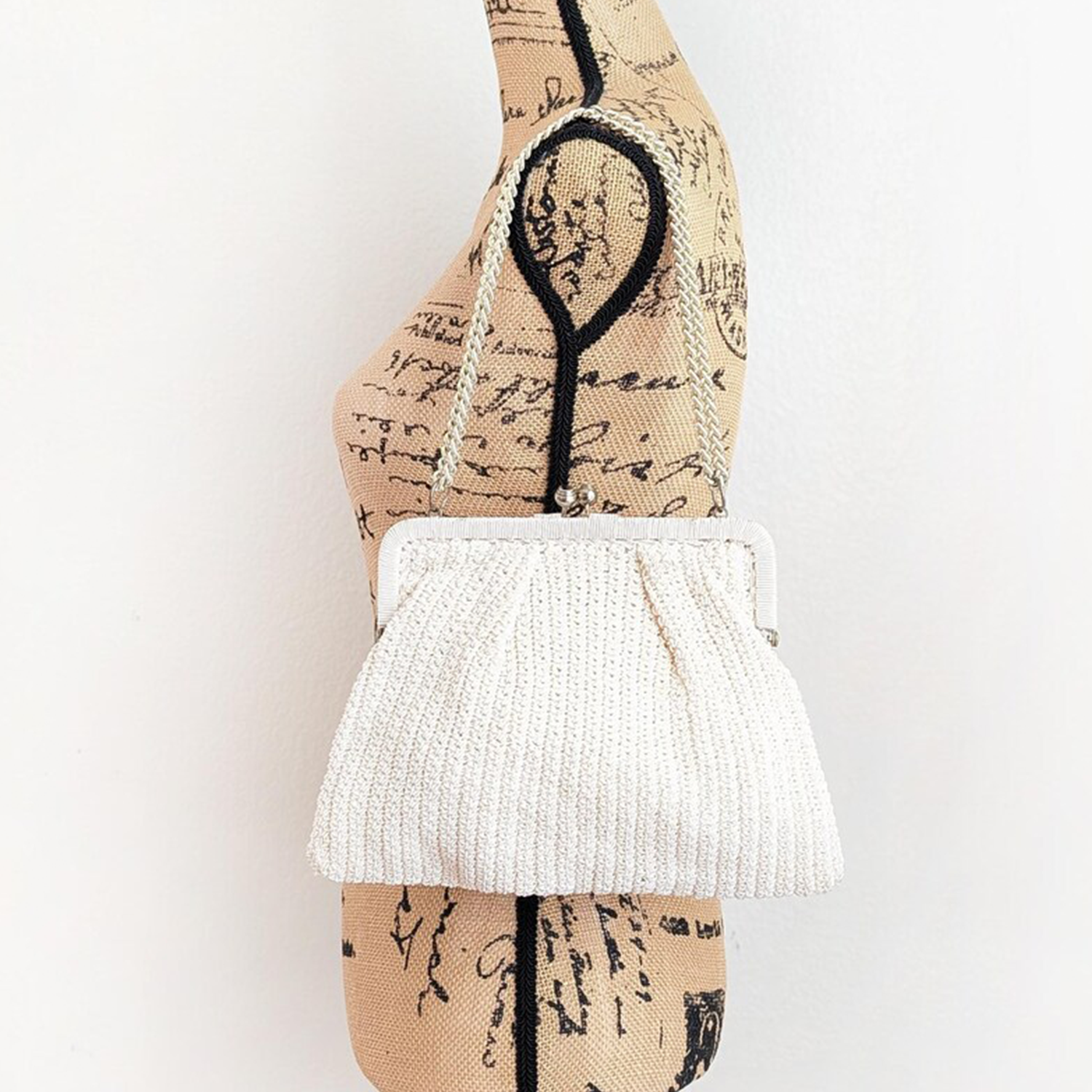 Soft Ivory Tightly Crocheted Cord Retro Kiss-Lock Pouch With Gathered Front Pleats, Silver Spherical Ball Clasp And Detachable Polished Linked Chain Strap Hardware