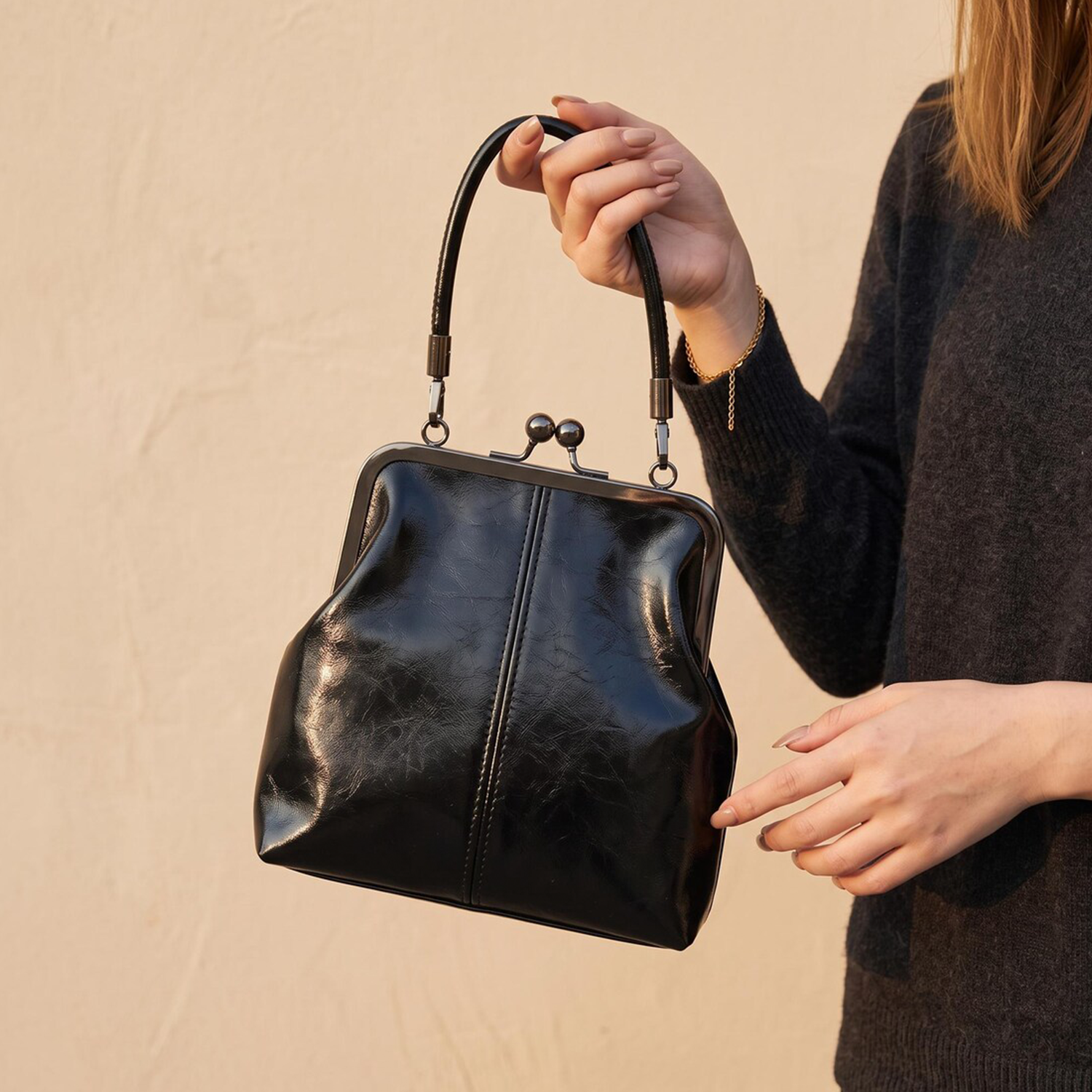 Dual Tone Glossy Crinkled Vintage Kiss-Lock Frame Handbag With Central Vertical Stitch Seam, Detachable Matching Shoulder Strap And Spherical Dual Ball Clasp Hardware